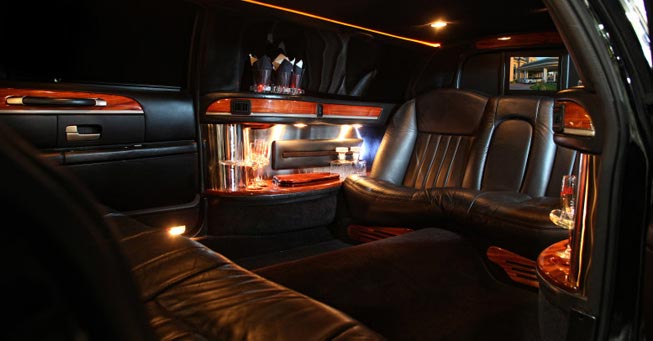 Belvedere Lincoln 6 Passengers Limo Interior